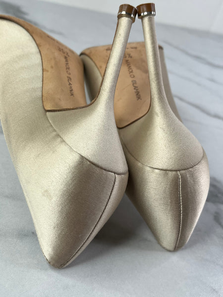 MANOLO BLAHNIK HANGISI Champagne Satin Jewel Buckle Pumps Size 35.5