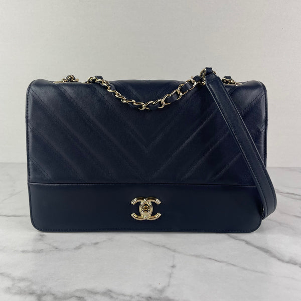 Chanel Navy Blue Chevron Quilted Leather Single Flap Crossbody/Shoulder Bag