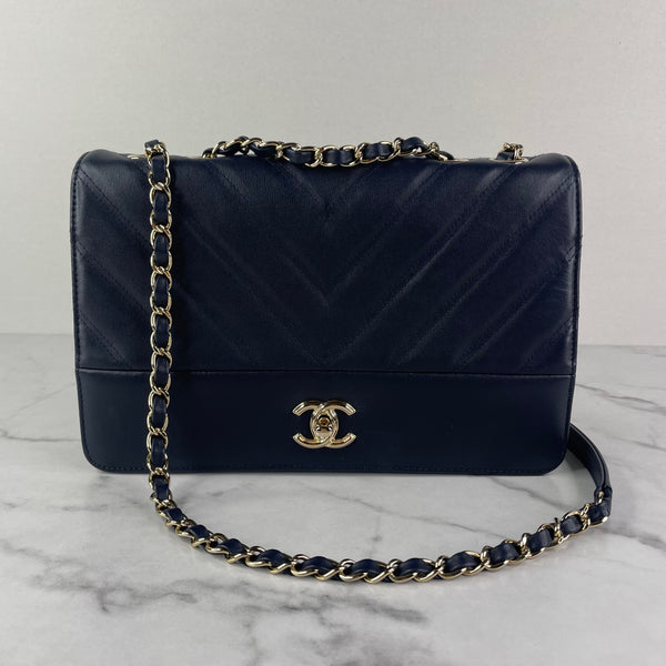 Chanel Navy Blue Chevron Quilted Leather Single Flap Crossbody/Shoulder Bag