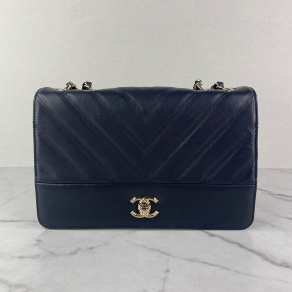 Chanel Navy Blue Chevron Quilted Leather Single Flap Crossbody/Shoulder Bag