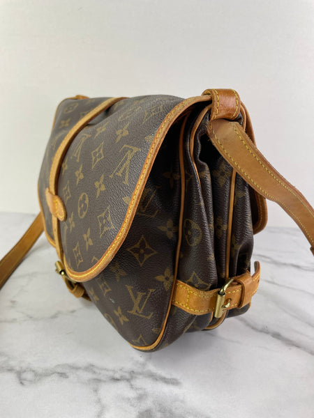 LOUIS VUITTON Monogram Saumur 30 Crossbody/Shoulder Bag