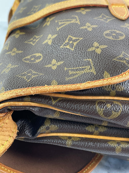 LOUIS VUITTON Monogram Saumur 30 Crossbody/Shoulder Bag