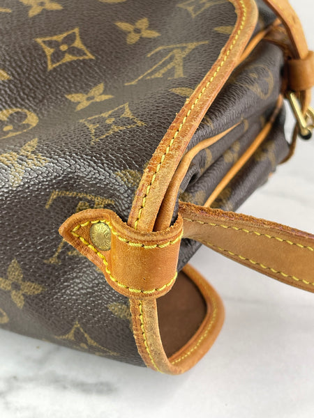 LOUIS VUITTON Monogram Saumur 30 Crossbody/Shoulder Bag