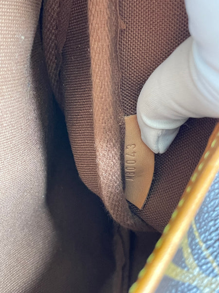 LOUIS VUITTON Monogram Saumur 30 Crossbody/Shoulder Bag