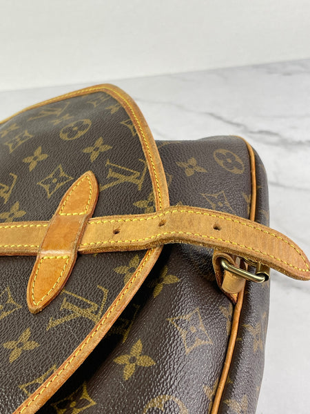 LOUIS VUITTON Monogram Saumur 30 Crossbody/Shoulder Bag