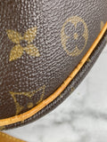 LOUIS VUITTON Monogram Saumur 30 Crossbody/Shoulder Bag