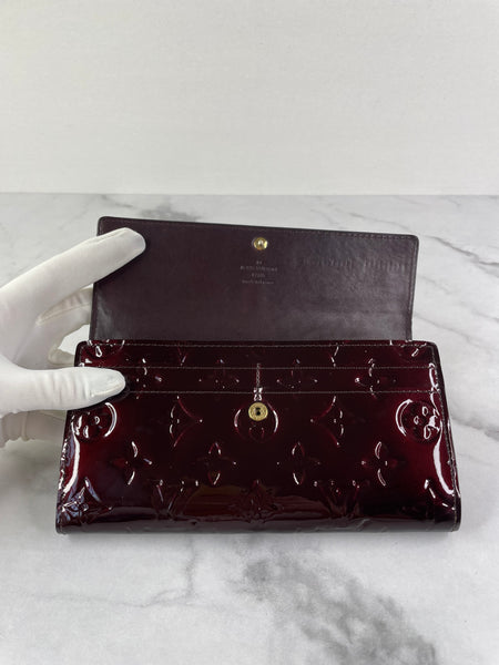 LOUIS VUITTON Amarante Monogram Vernis Sarah Walle