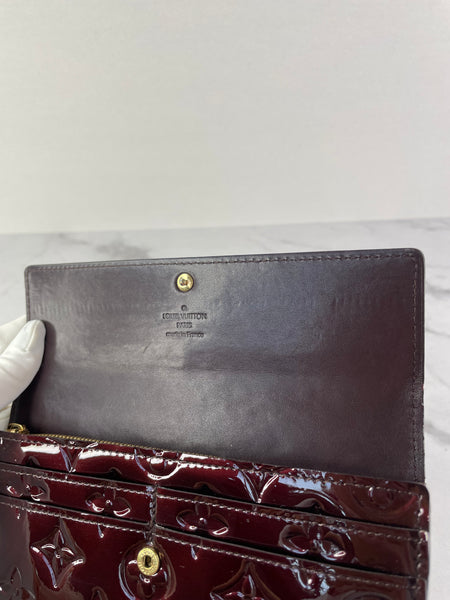 LOUIS VUITTON Amarante Monogram Vernis Sarah Walle