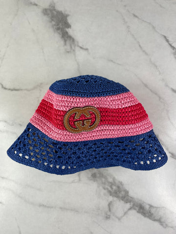 GUCCI GG-Appliqué Raffia-effect Pink/Red/Blue Crochet Straw Bucket Hat Size M (57cm)