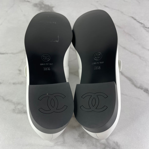 CHANEL Black/White CC Logo MARY JANES Patent Toe Flats Size 38.5