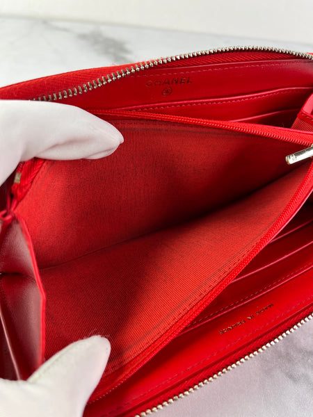 CHANEL Red Caviar Long Zipped Wallet