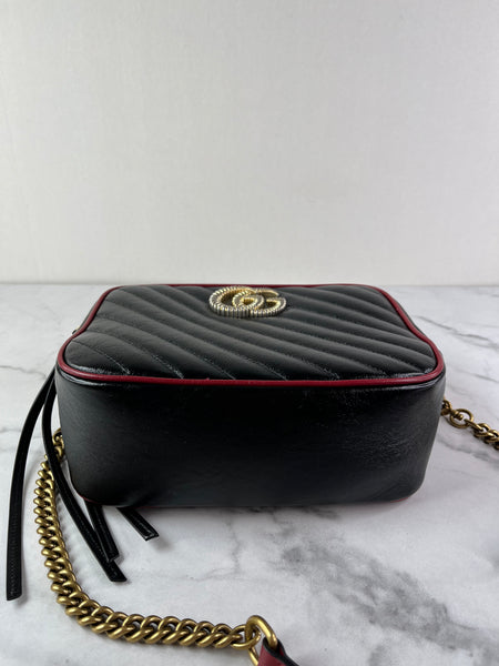 GUCCI Black/Romantic Cherry Red Calfskin Matelasse Diagonal Small Torchon GG Marmont Bamboo Top Handle Shoulder/Crossbody Bag