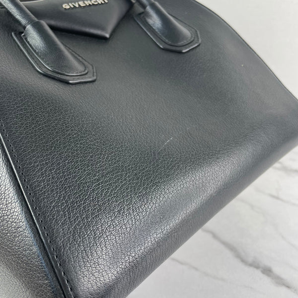 GIVENCHY Black Grained Leather Small Antigona Shoulder Bag