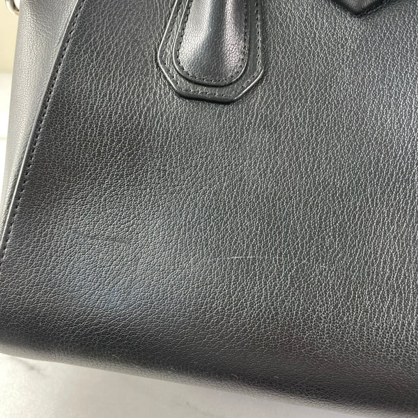 GIVENCHY Black Grained Leather Small Antigona Shoulder Bag