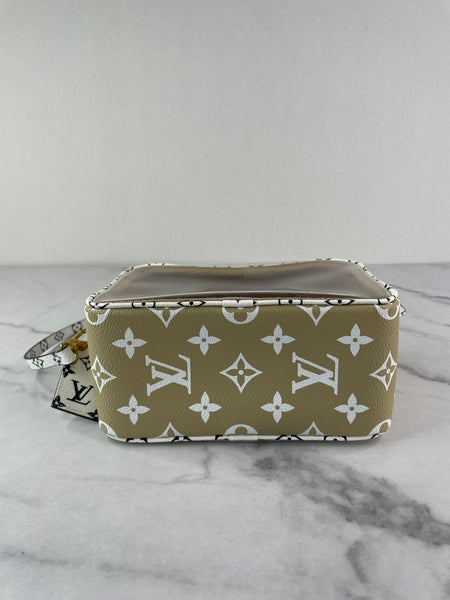 LOUIS VUITTON Monogram Kaki Giant Beach Pouch/Shoulder Bag