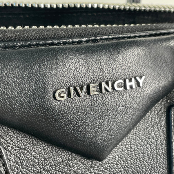 GIVENCHY Black Grained Leather Small Antigona Shoulder Bag