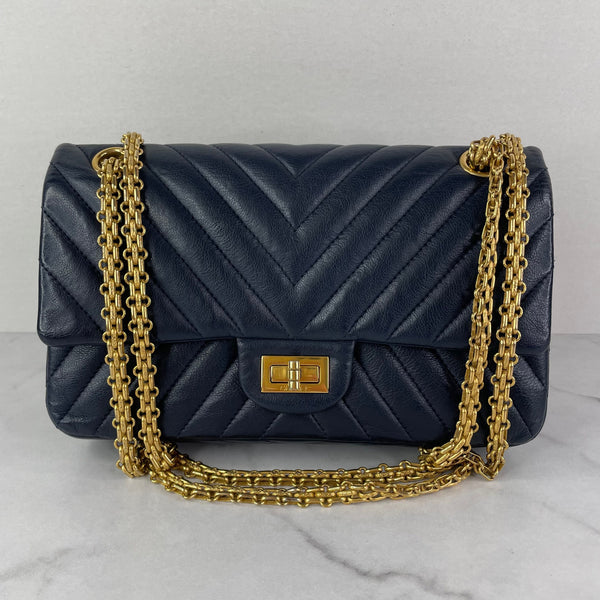 CHANEL Navy Blue Chevron Quilted 2.55 Reissue 225 Flap Crossbody/Shoulder Bag