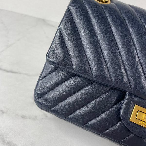 CHANEL Navy Blue Chevron Quilted 2.55 Reissue 225 Flap Crossbody/Shoulder Bag