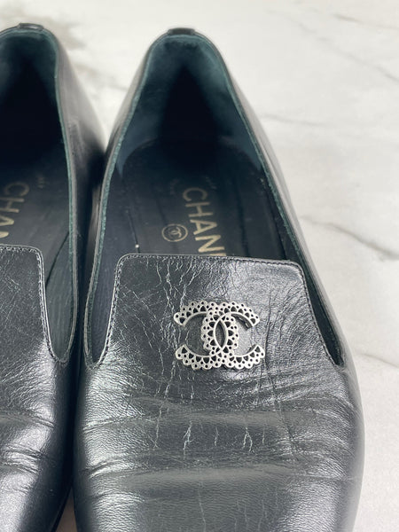 CHANEL CC Black Loafers Size 35.5