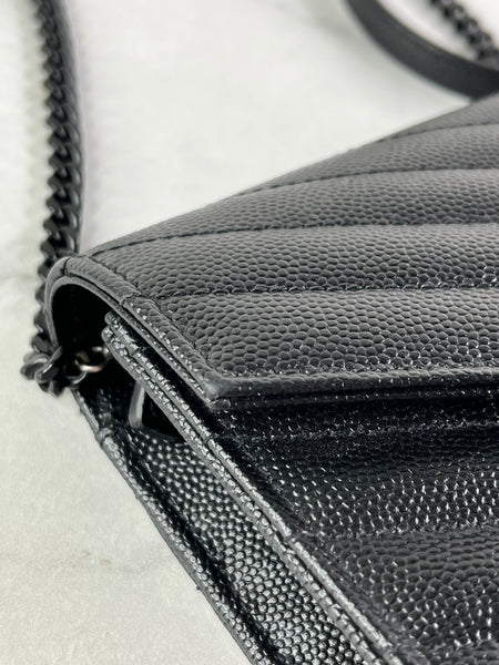 SAINT LAURENT BLACK GRAIN DE POUDRE LEATHER CASSANDRE ENVELOPE CHAIN WALLET Crossbody/Shoulder Bag