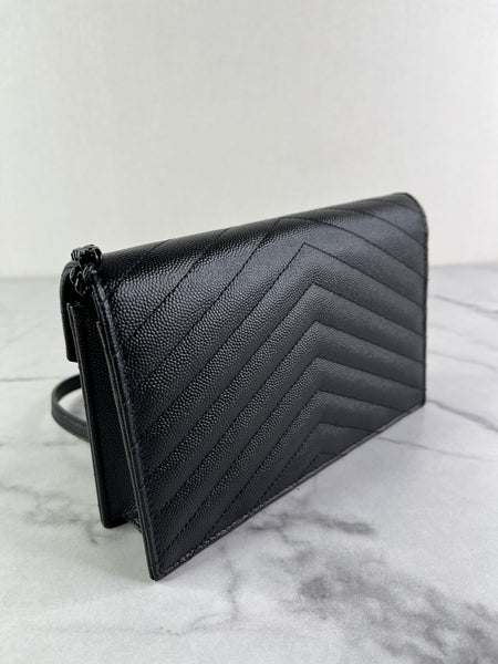 SAINT LAURENT BLACK GRAIN DE POUDRE LEATHER CASSANDRE ENVELOPE CHAIN WALLET Crossbody/Shoulder Bag