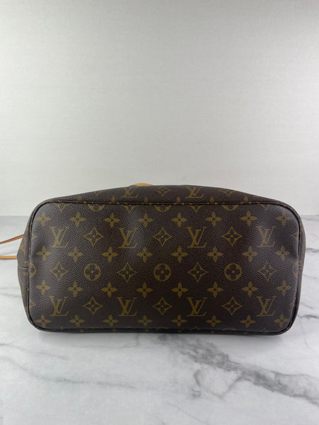 LOUIS VUITTON Monogram Neverfull MM Tote Bag