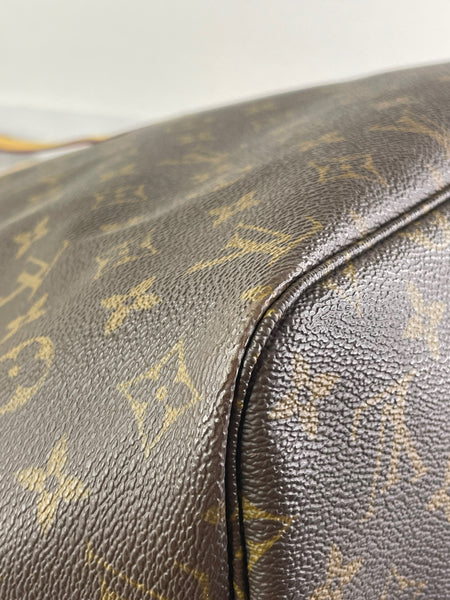 LOUIS VUITTON Monogram Neverfull MM Tote Bag