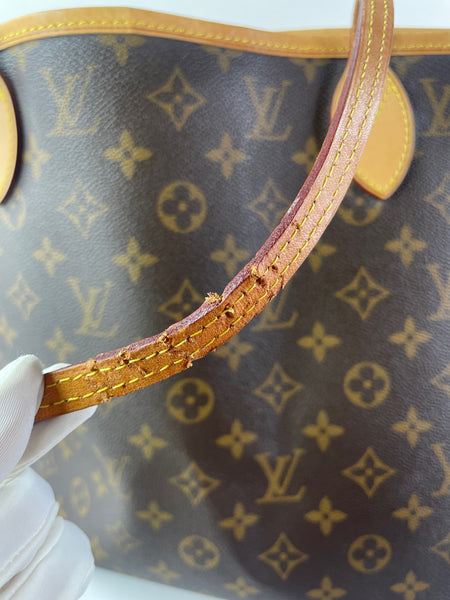 LOUIS VUITTON Monogram Neverfull MM Tote Bag