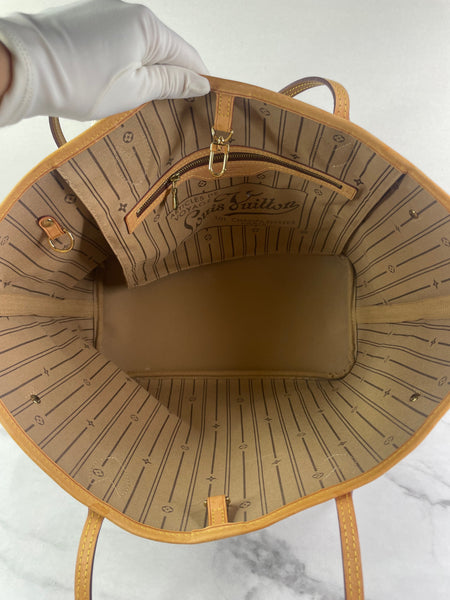 LOUIS VUITTON Monogram Neverfull MM Tote Bag