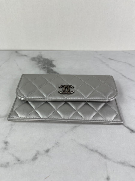 CHANEL Multi Pochette Metallic Silver Quilted Lambskin clutch/wallet/crossbody/shoulder bag