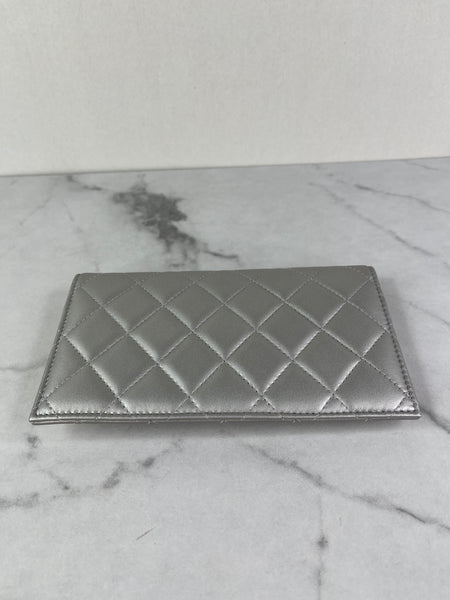CHANEL Multi Pochette Metallic Silver Quilted Lambskin clutch/wallet/crossbody/shoulder bag