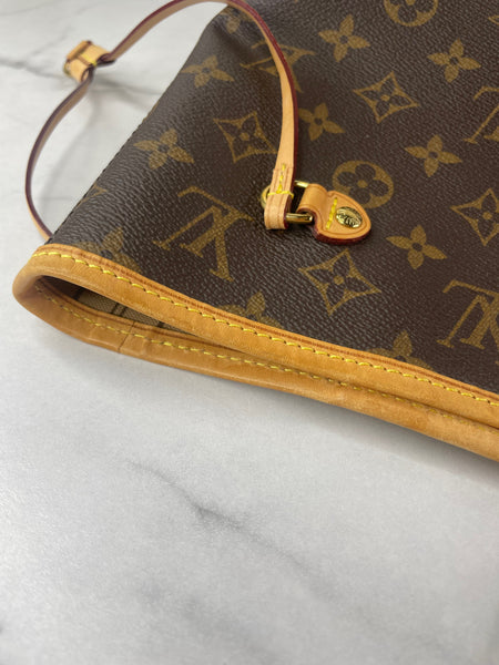 LOUIS VUITTON Monogram Neverfull MM Tote Bag