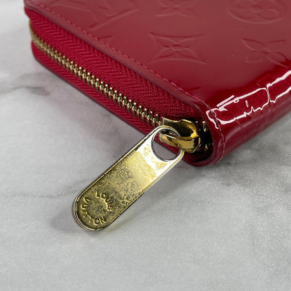 LOUIS VUITTON Pomme D'Amour Vernis Zippy Wallet