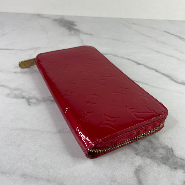 LOUIS VUITTON Pomme D'Amour Vernis Zippy Wallet