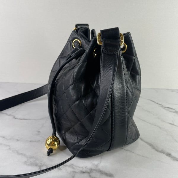 CHANEL Vintage Black Lambskin Quilted Drawstring Bucket Shoulder/Crossbody Bag with Pouch
