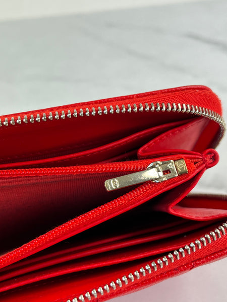 CHANEL Red Caviar Long Zipped Wallet