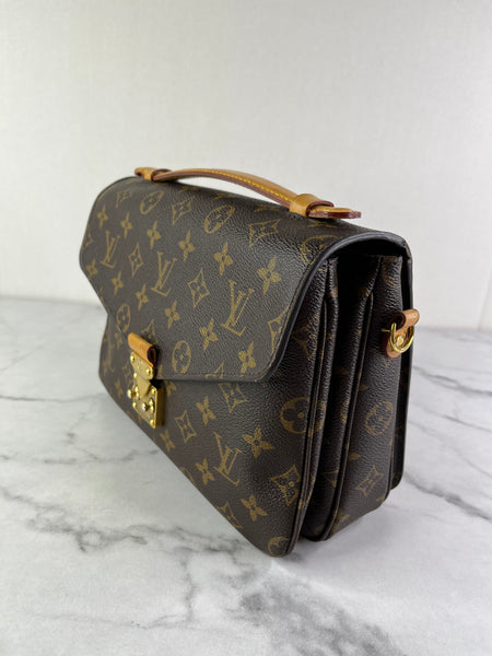 LOUIS VUITTON Pochette Métis Monogram Canvas Crossbody/Shoulder Bag