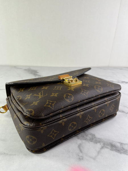 LOUIS VUITTON Pochette Métis Monogram Canvas Crossbody/Shoulder Bag