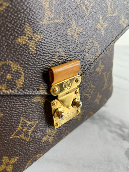 LOUIS VUITTON Pochette Métis Monogram Canvas Crossbody/Shoulder Bag