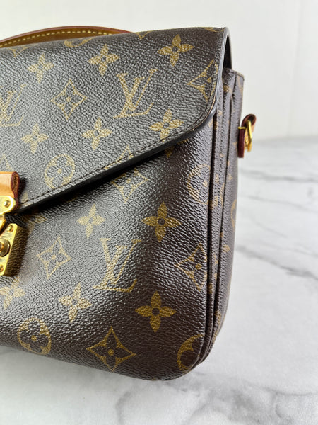 LOUIS VUITTON Pochette Métis Monogram Canvas Crossbody/Shoulder Bag