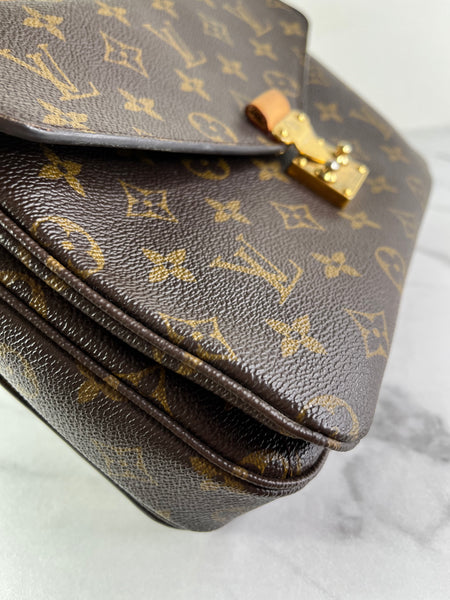 LOUIS VUITTON Pochette Métis Monogram Canvas Crossbody/Shoulder Bag