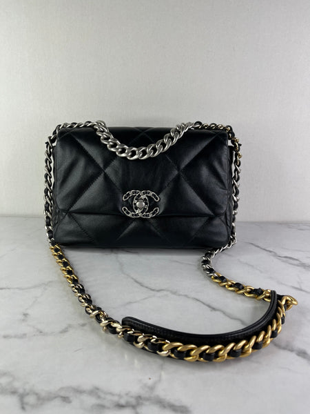 Chanel Black Lambskin Quilted Medium Chanel 19 Flap Shoulder/Crossbody Bag