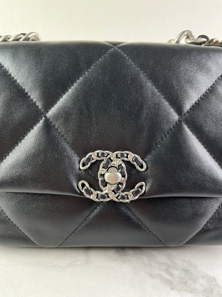Chanel Black Lambskin Quilted Medium Chanel 19 Flap Shoulder/Crossbody Bag