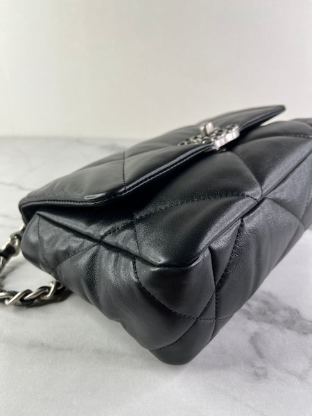Chanel Black Lambskin Quilted Medium Chanel 19 Flap Shoulder/Crossbody Bag