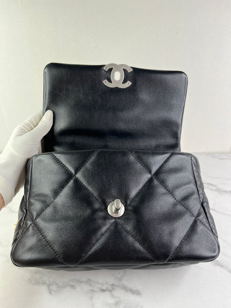 Chanel Black Lambskin Quilted Medium Chanel 19 Flap Shoulder/Crossbody Bag