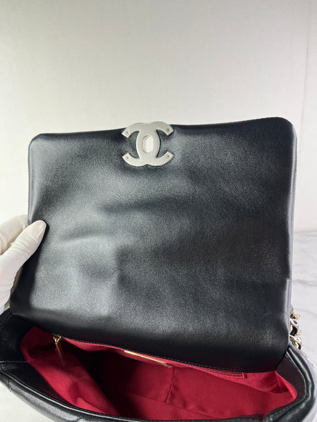 Chanel Black Lambskin Quilted Medium Chanel 19 Flap Shoulder/Crossbody Bag