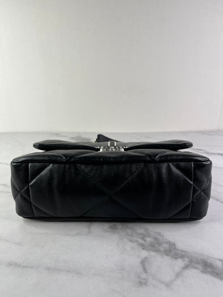 Chanel Black Lambskin Quilted Medium Chanel 19 Flap Shoulder/Crossbody Bag