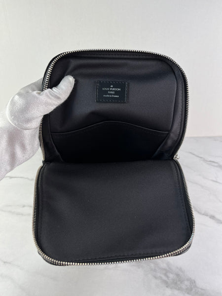 LOUIS VUITTON Damier Graphite Avenue Sling Bag
