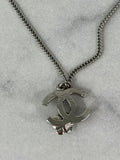 CHANEL SILVER/BLACK CC LOGO CAMELLIA NECKLACE