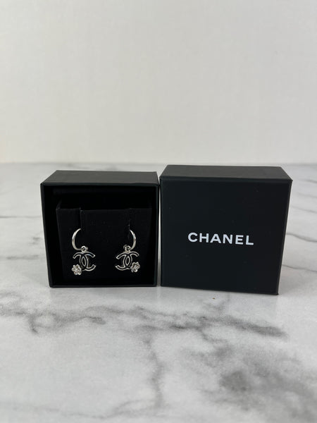 CHANEL SILVER/BLACK CC LOGO CAMELLIA Earrings